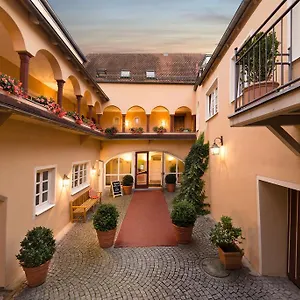 Hotel Boardinghouse